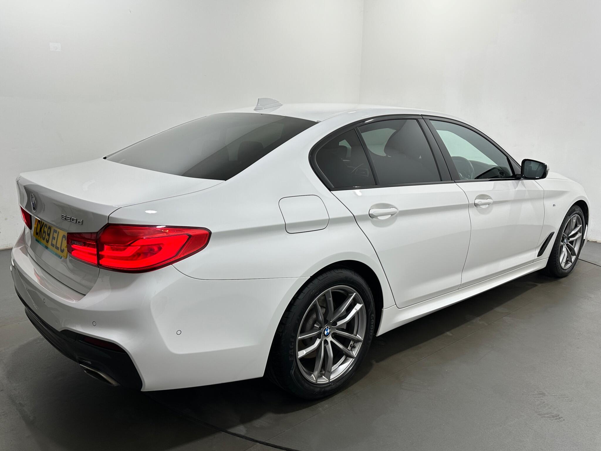 BMW 5 Series view 48