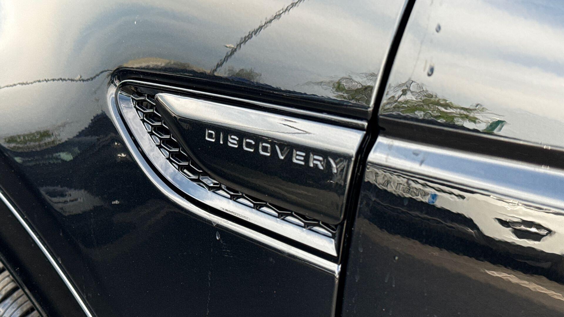 Land Rover Discovery Sport view 21