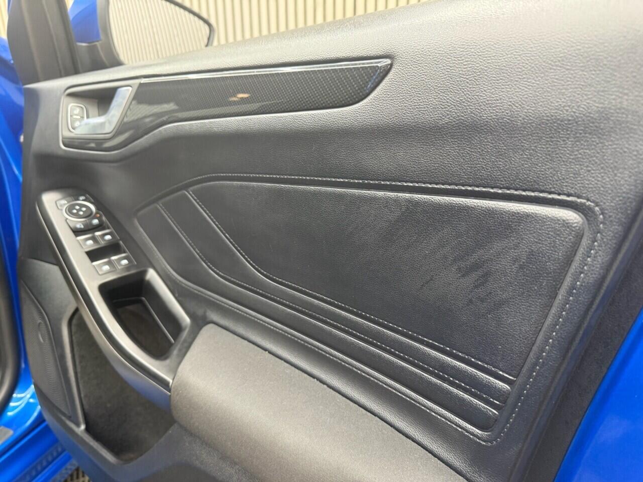 Ford Focus view 16