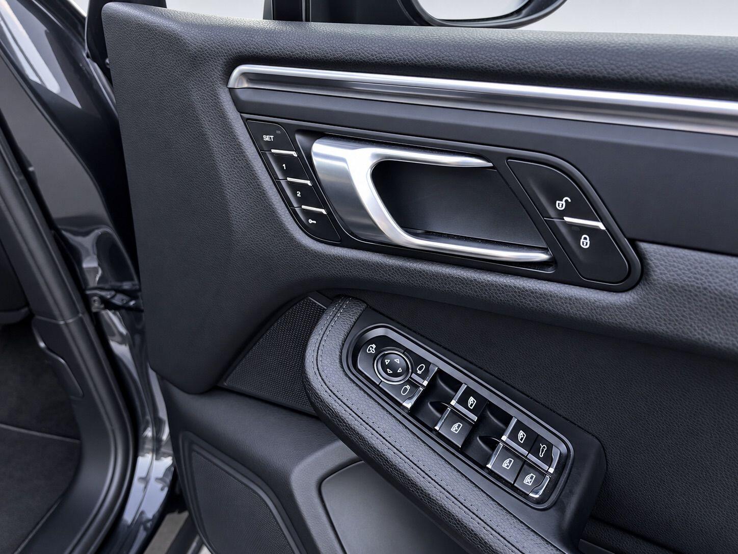 Porsche Macan view 19