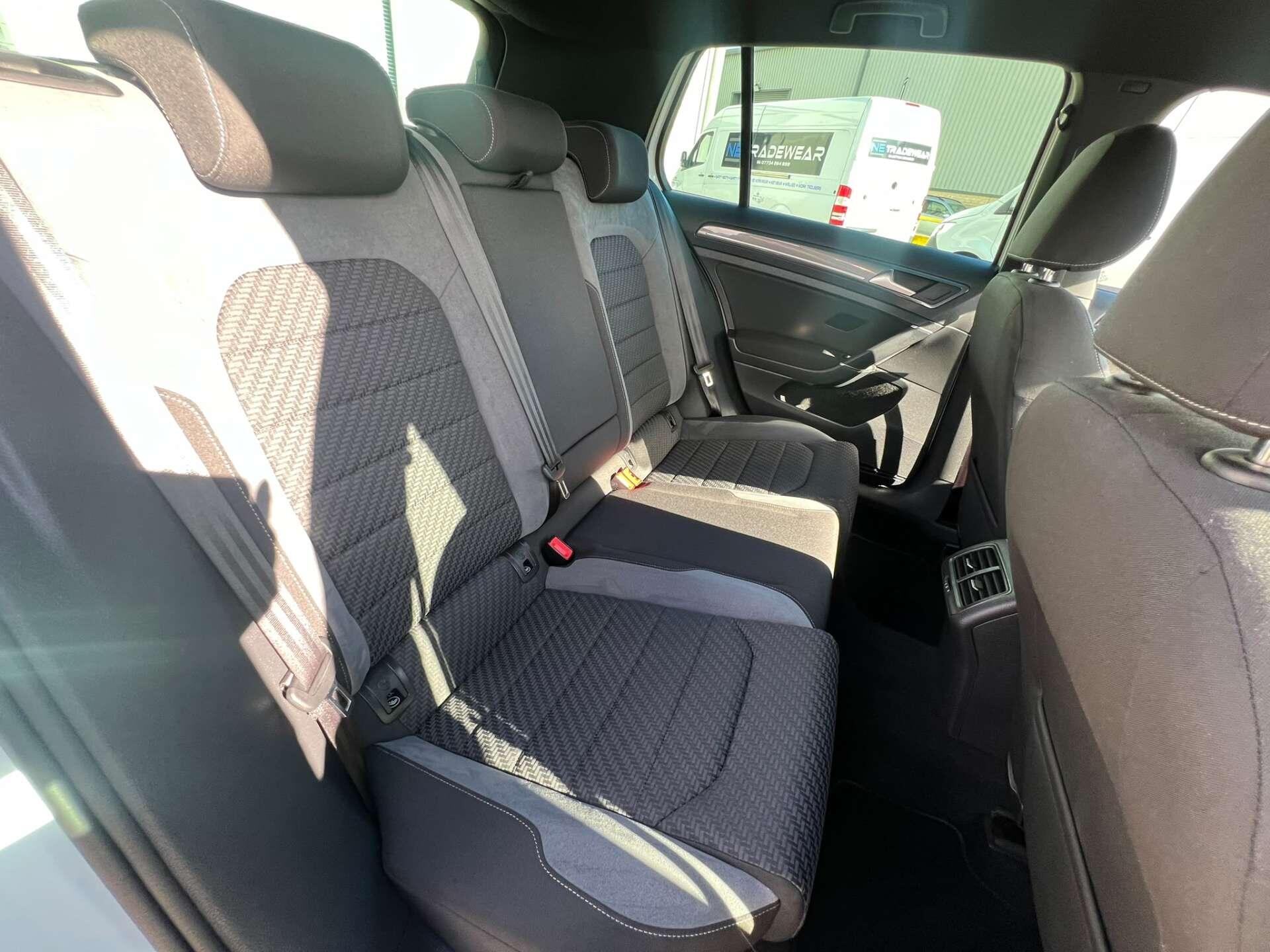 Volkswagen Golf view 13