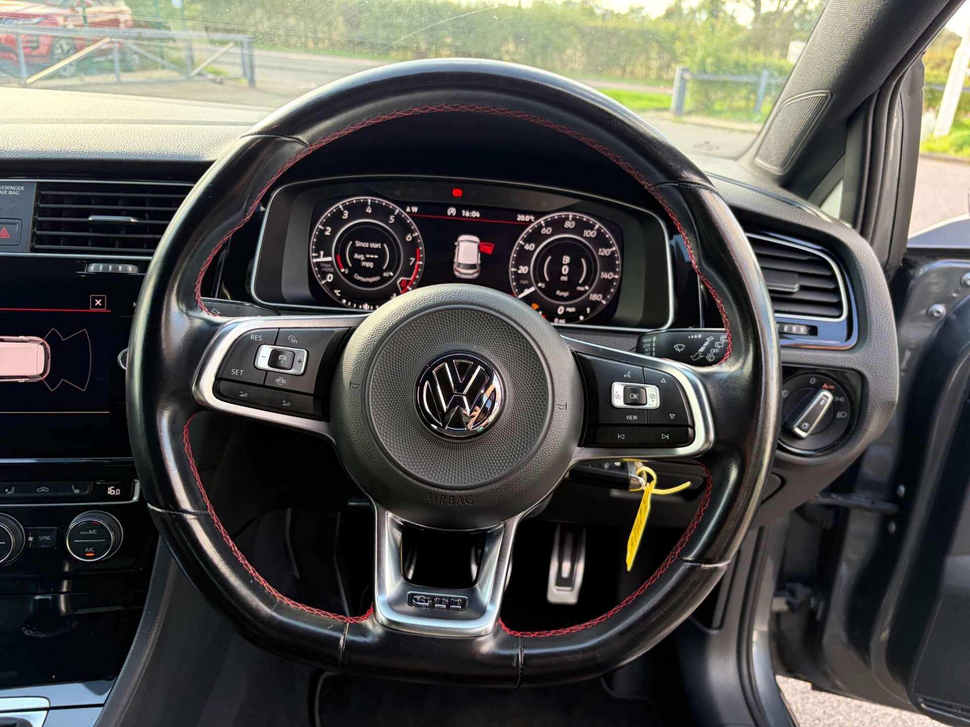 Volkswagen Golf view 37