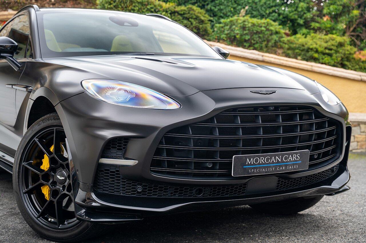 Aston Martin DBX view 29