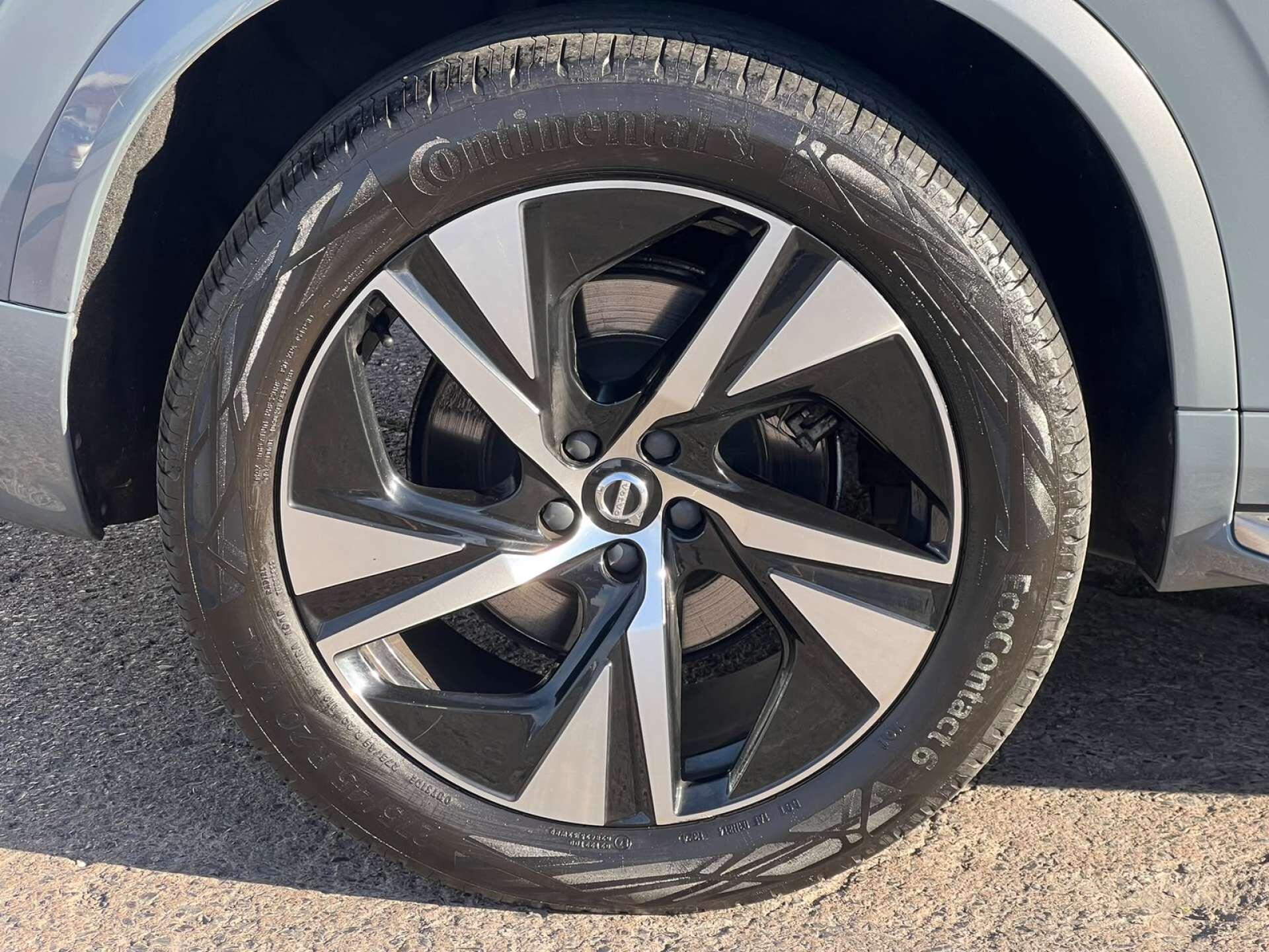 Volvo XC90 view 42