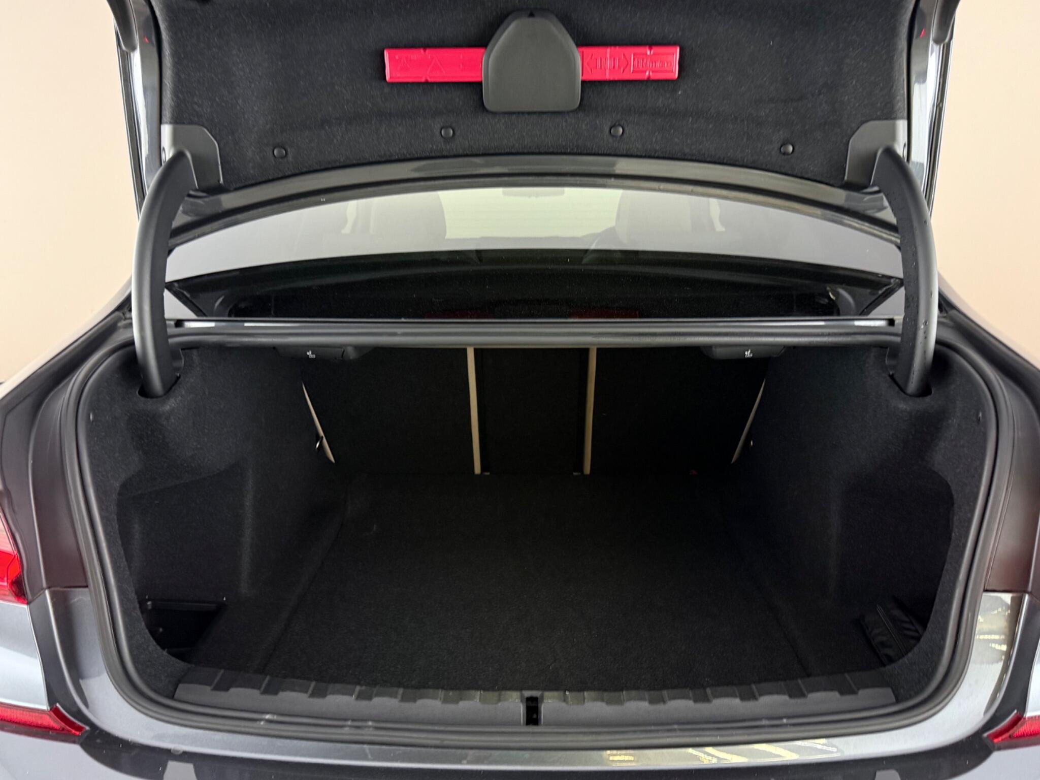 BMW 3 Series view 10