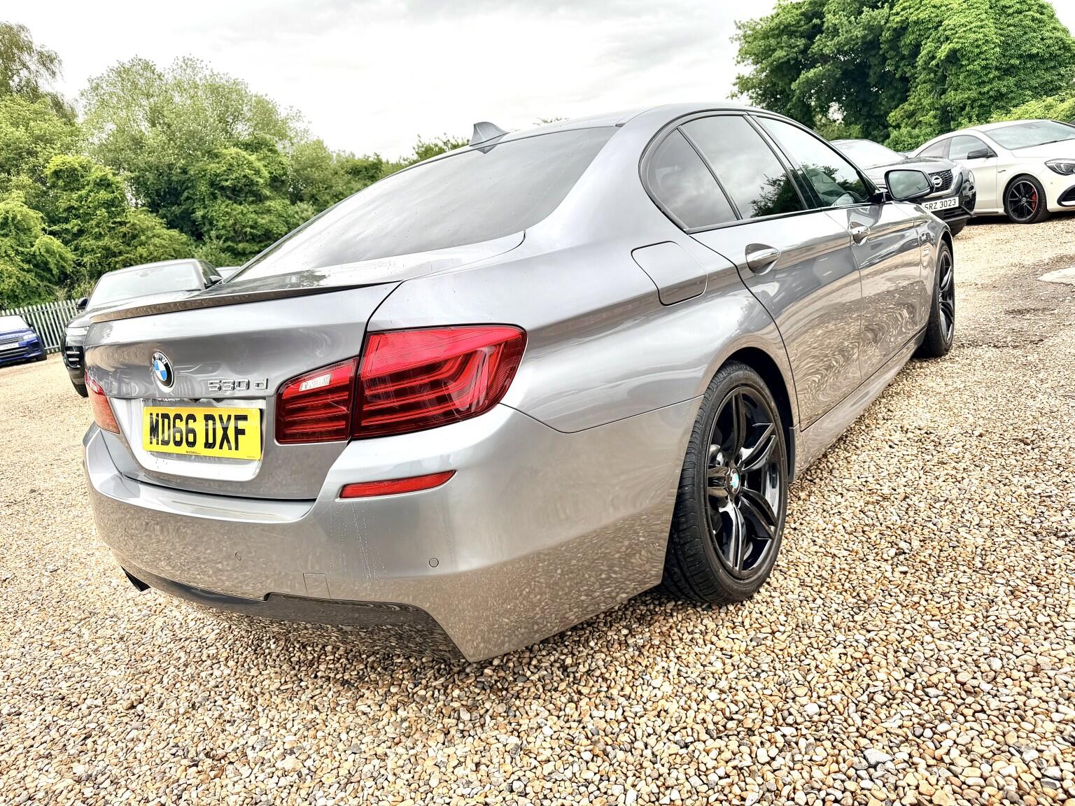 BMW 5 Series view 3