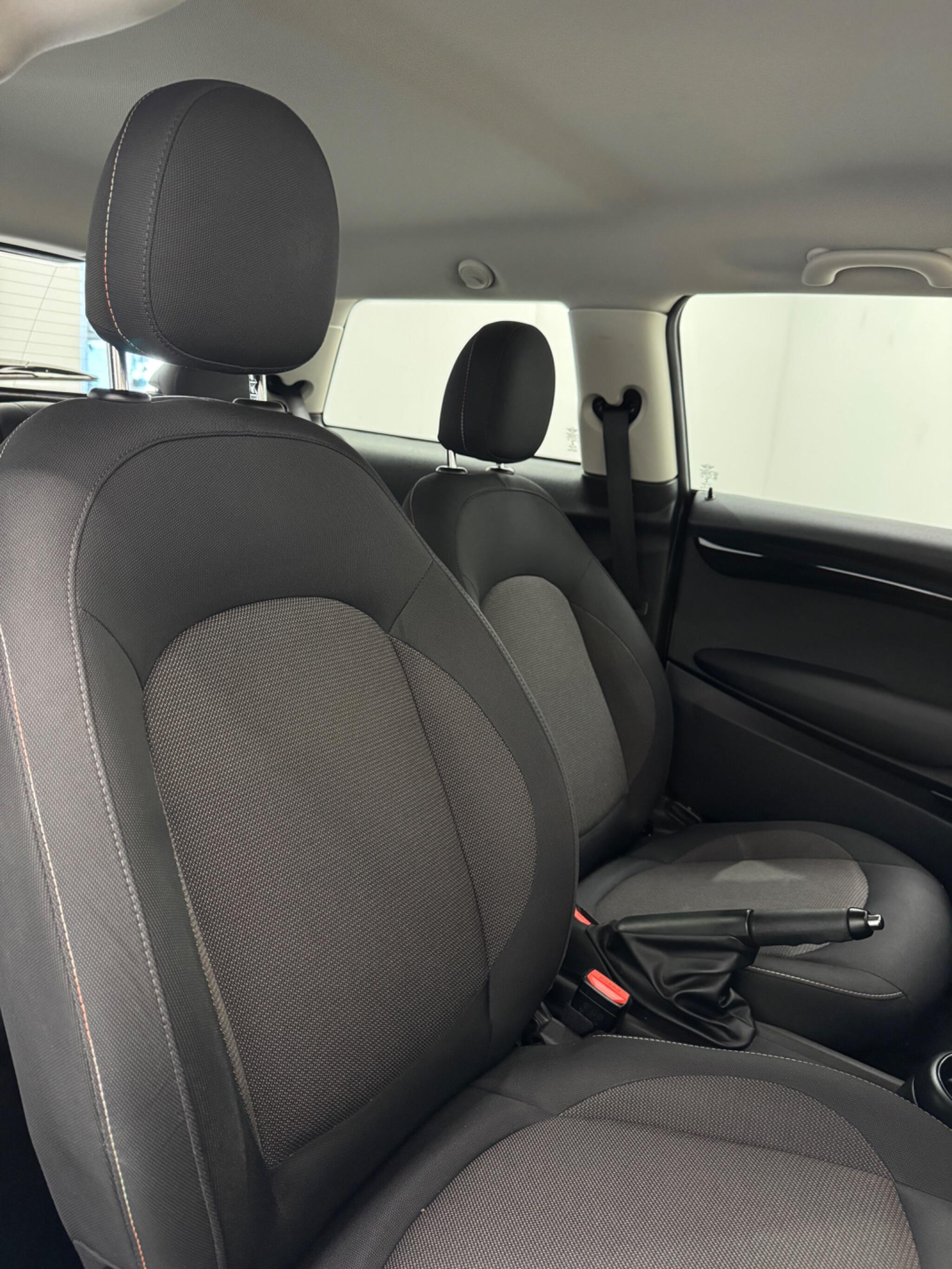 Mini Hatch view 9