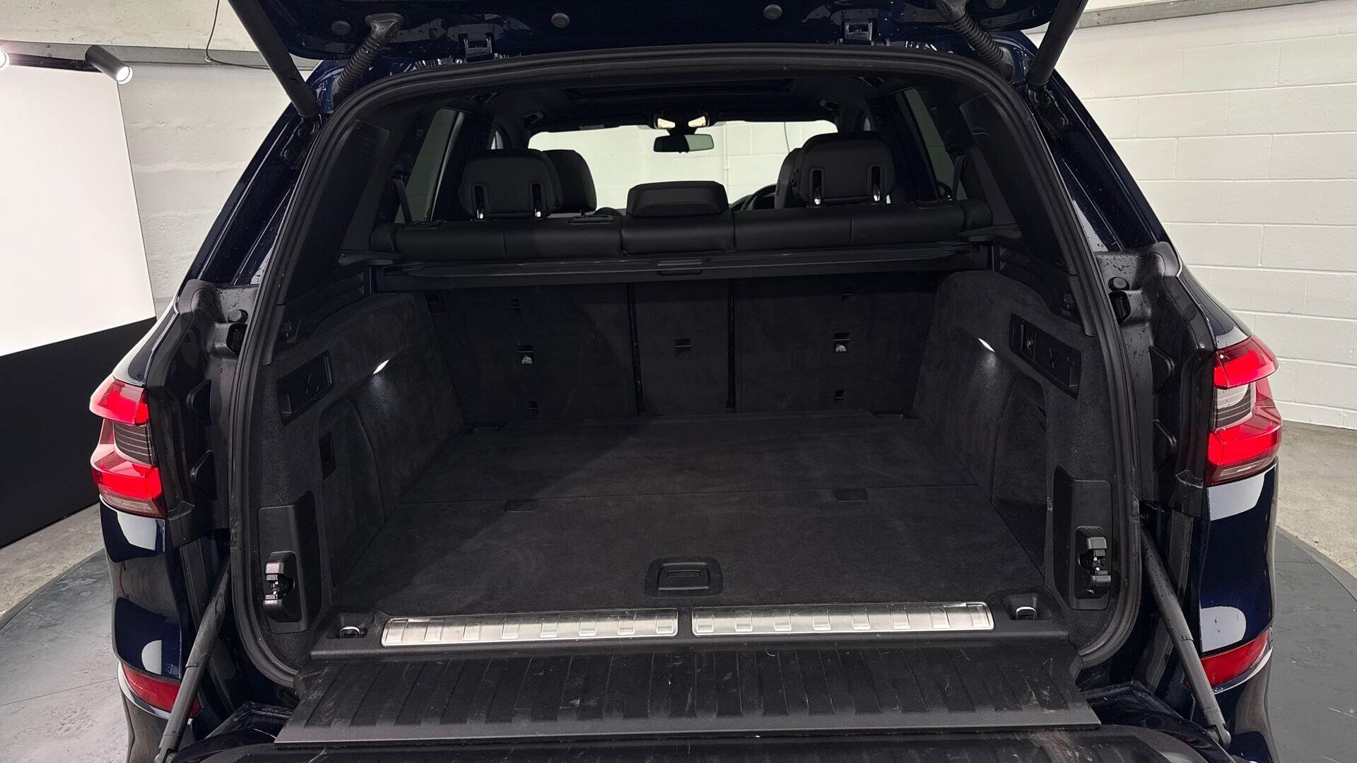 BMW X5 view 13