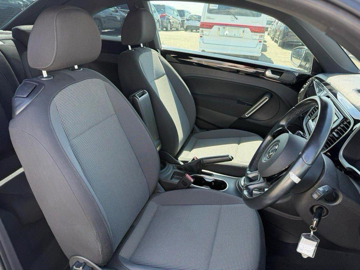 Volkswagen Beetle view 10