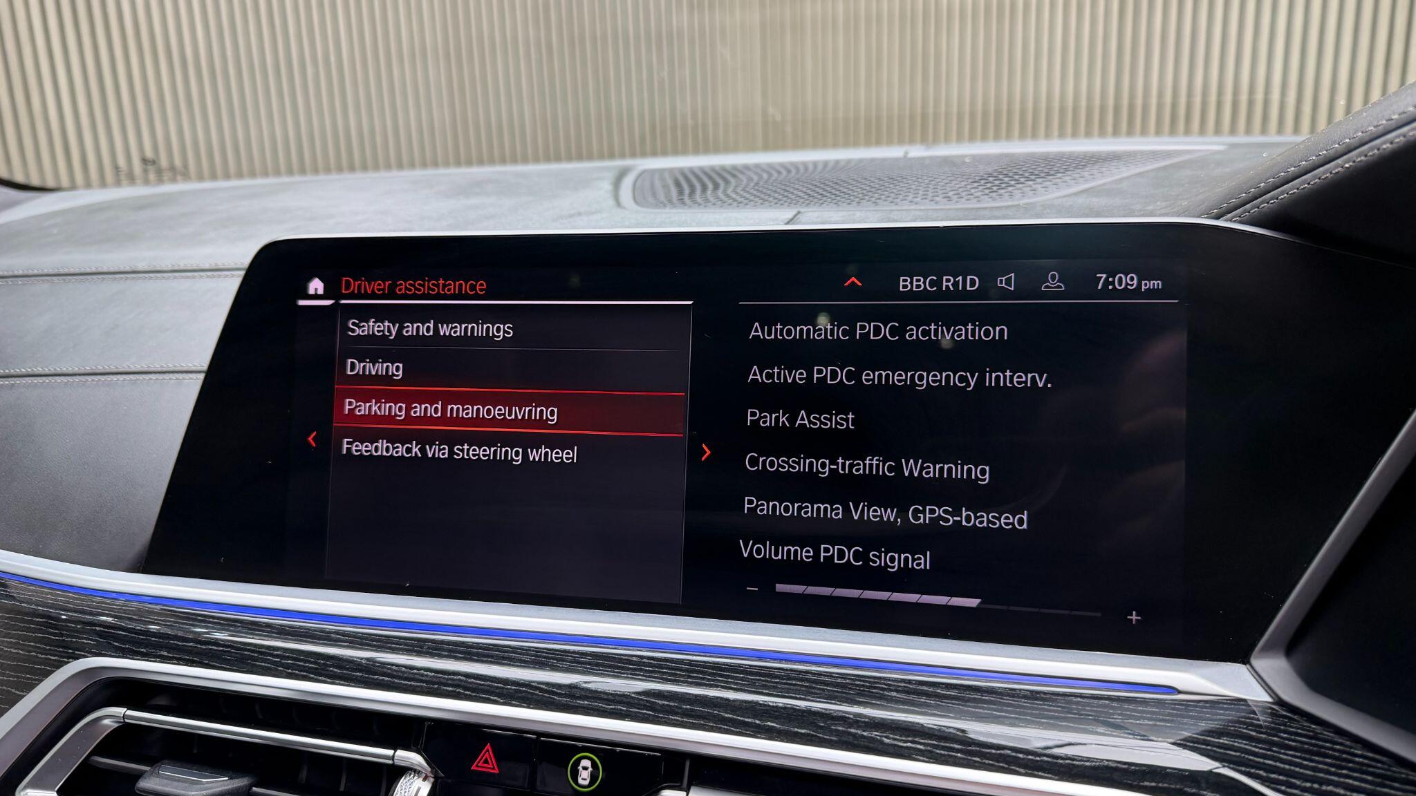 BMW X7 view 34