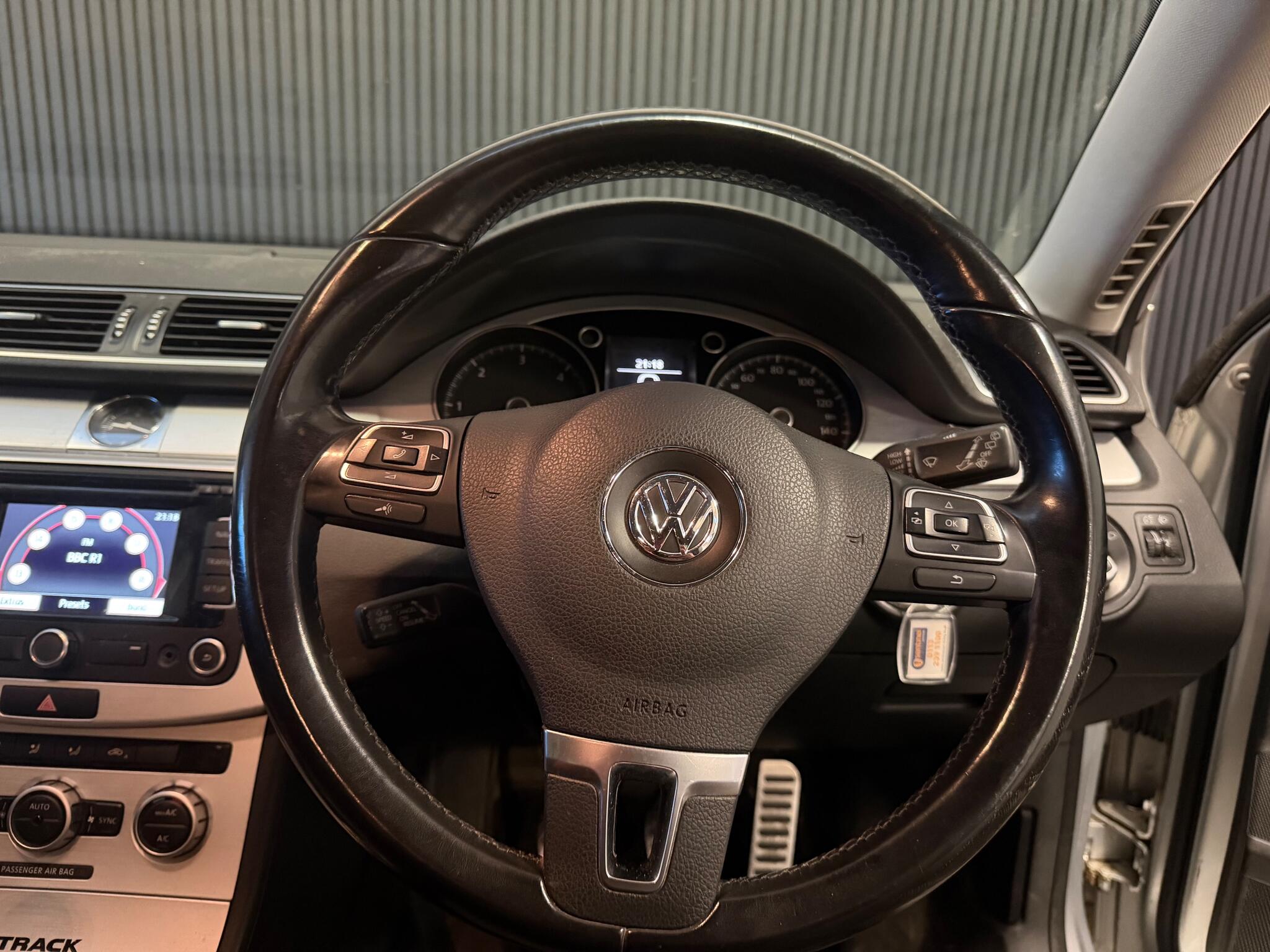 Volkswagen Passat view 10