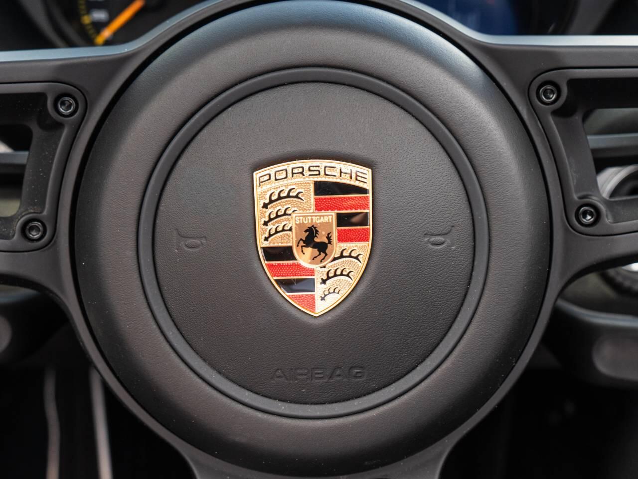 Porsche 718 Spyder view 22