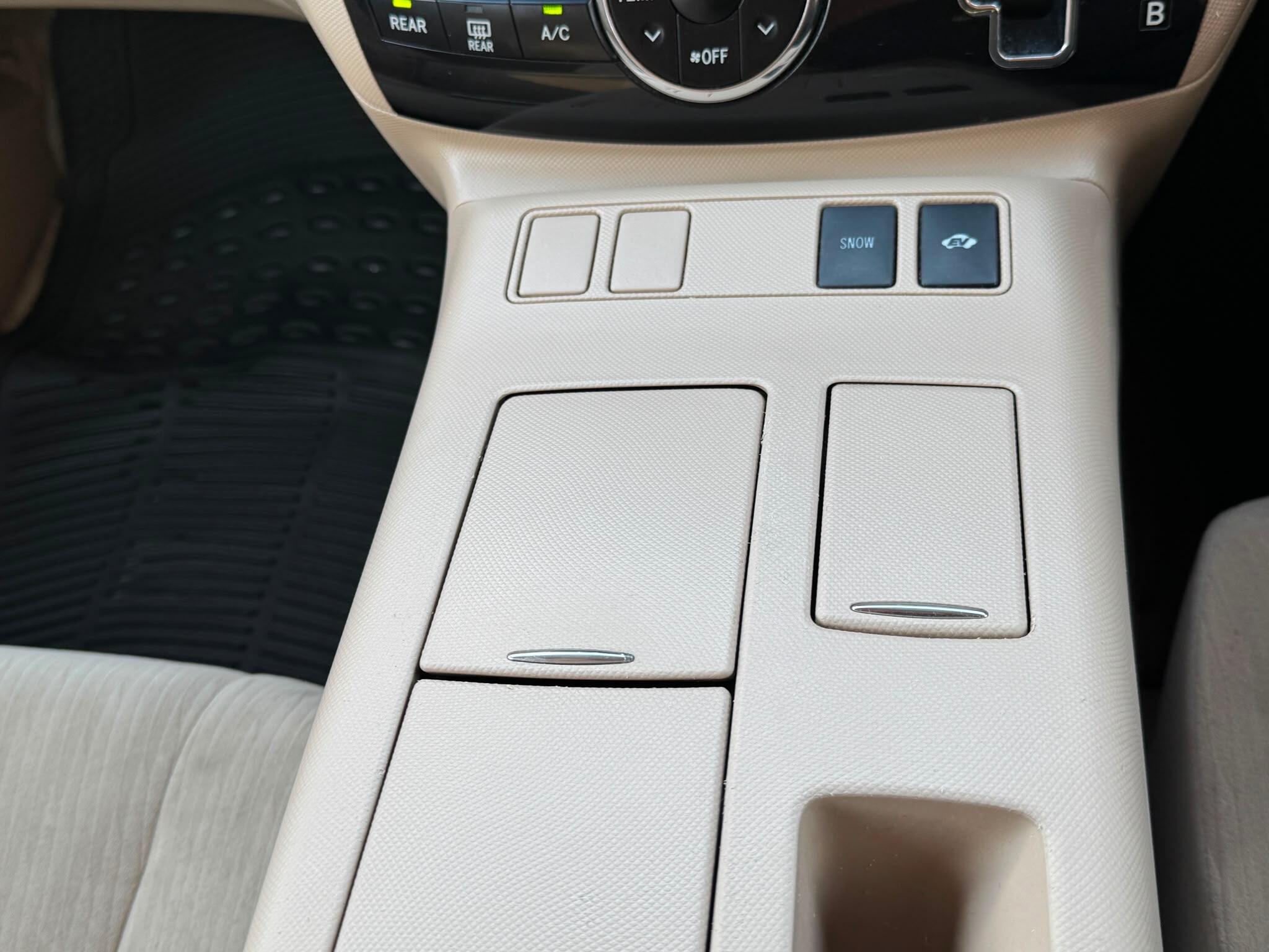 Toyota Estima view 27