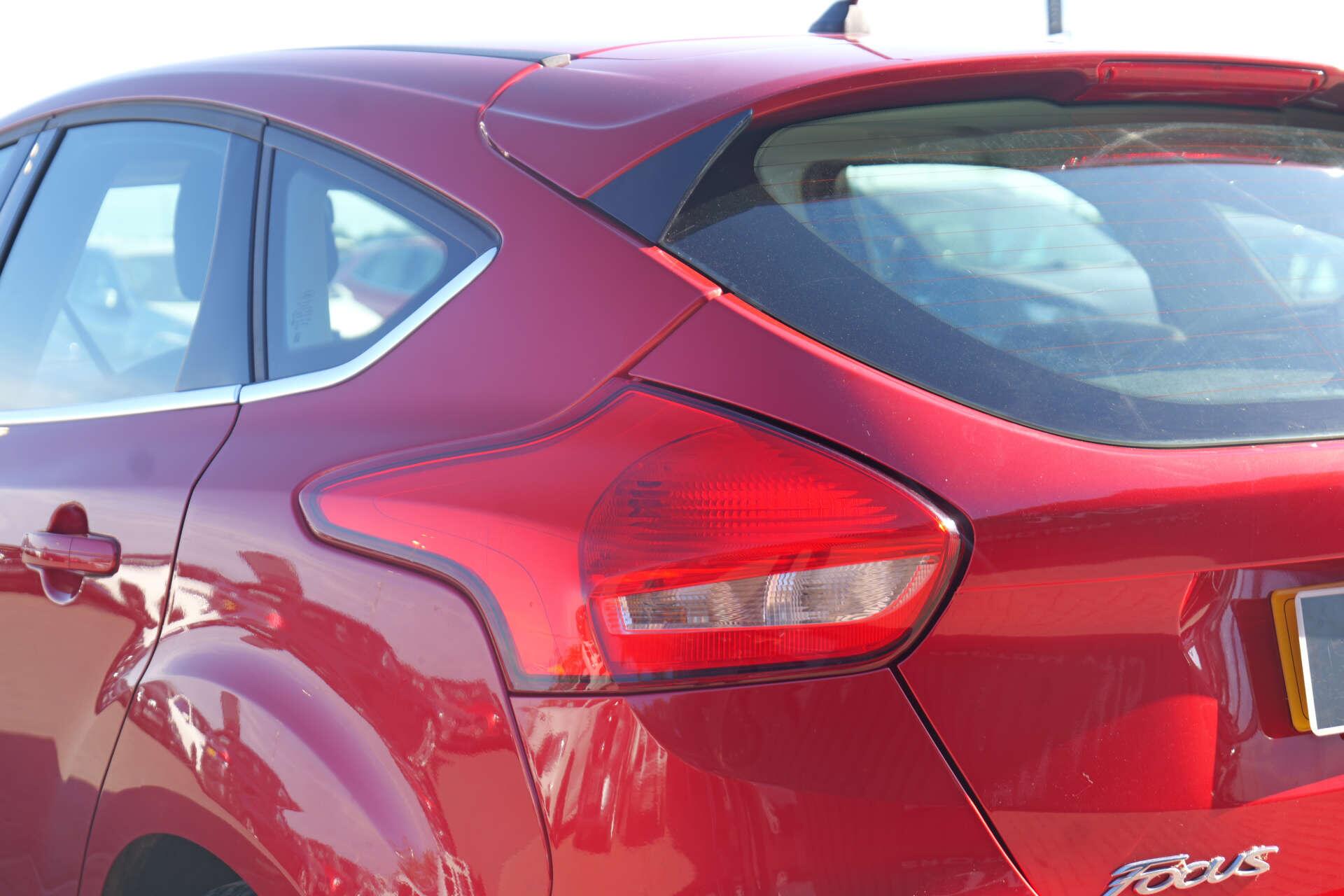 Ford Focus view 13
