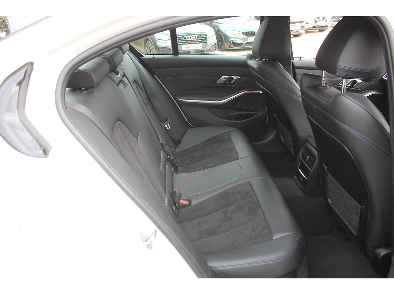 BMW 3 Series view 18