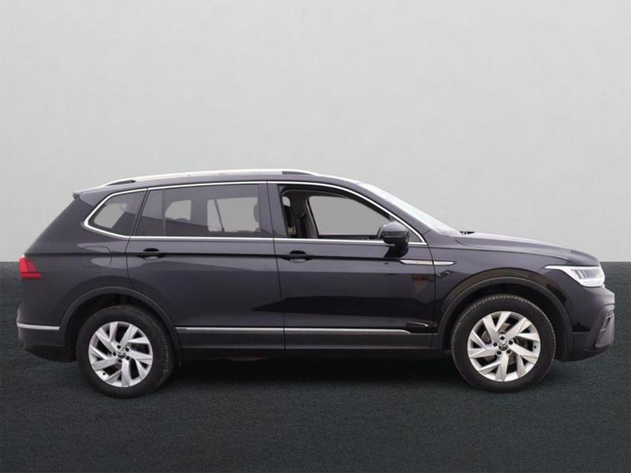 Volkswagen Tiguan Allspace view 2