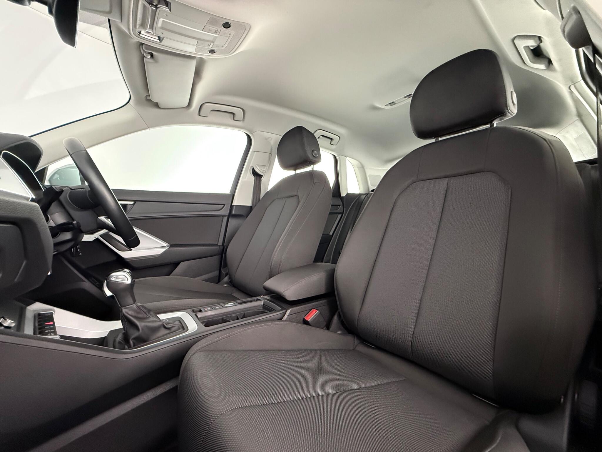 Audi Q3 view 27