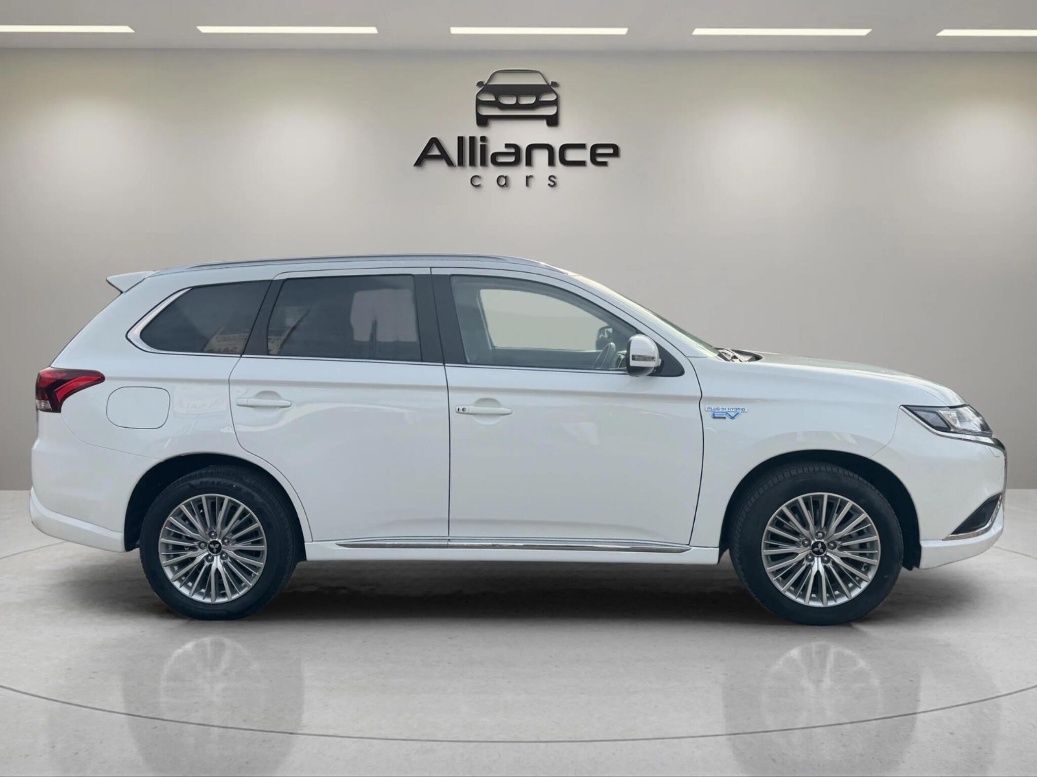 Mitsubishi Outlander view 13