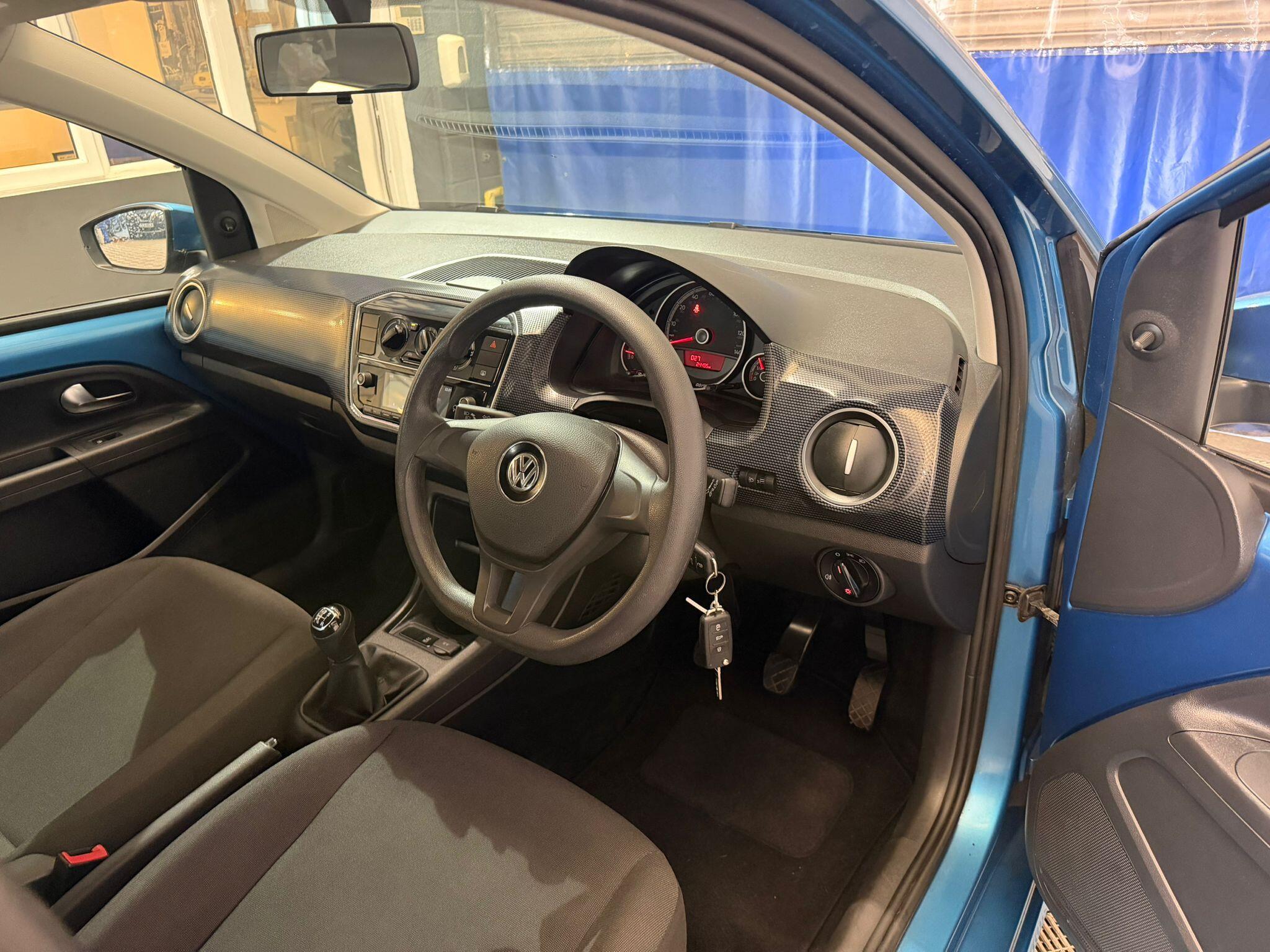 Volkswagen Up! view 18