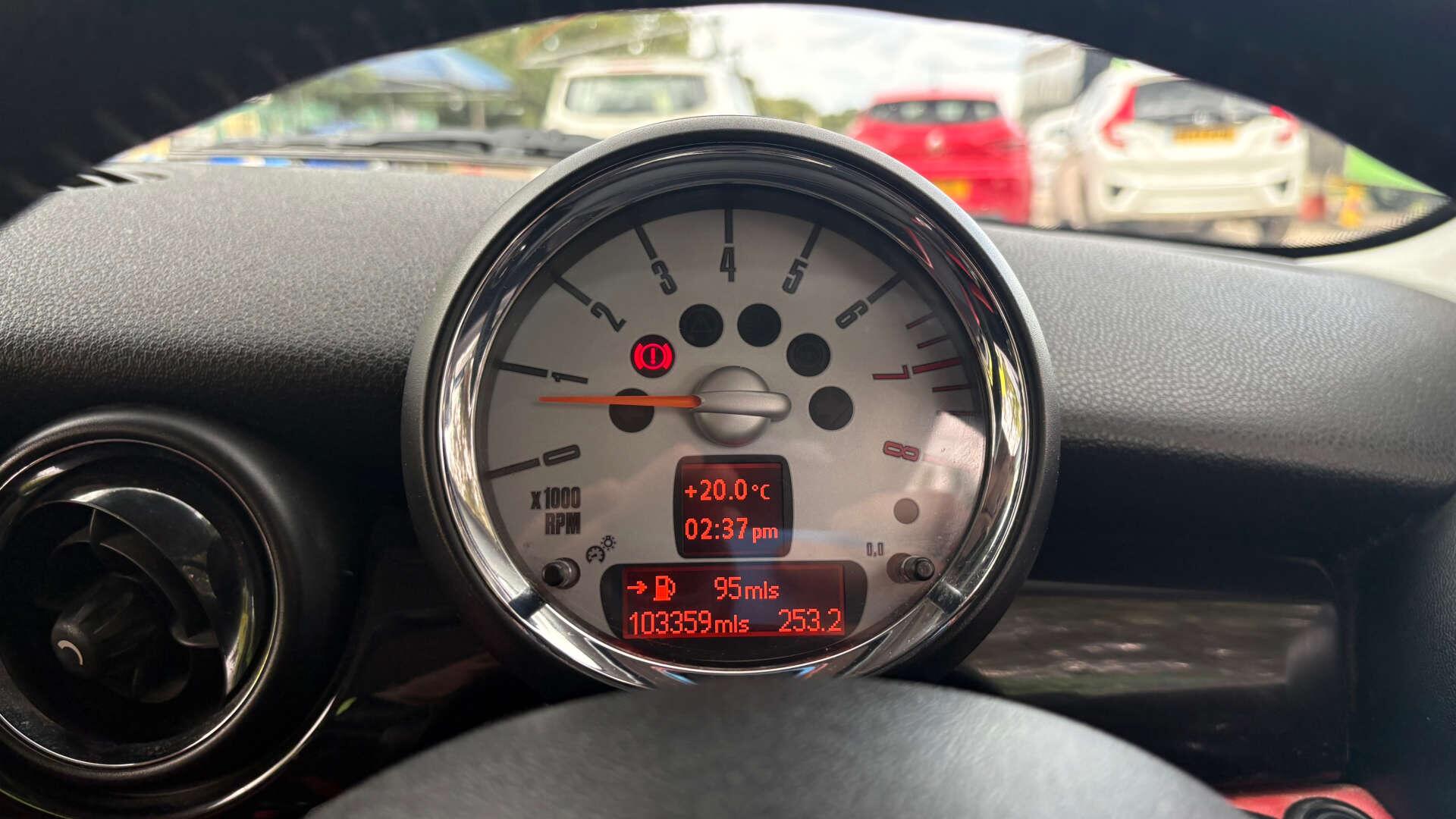 Mini Hatch view 13