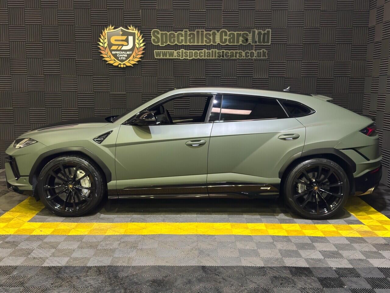 Lamborghini Urus view 23