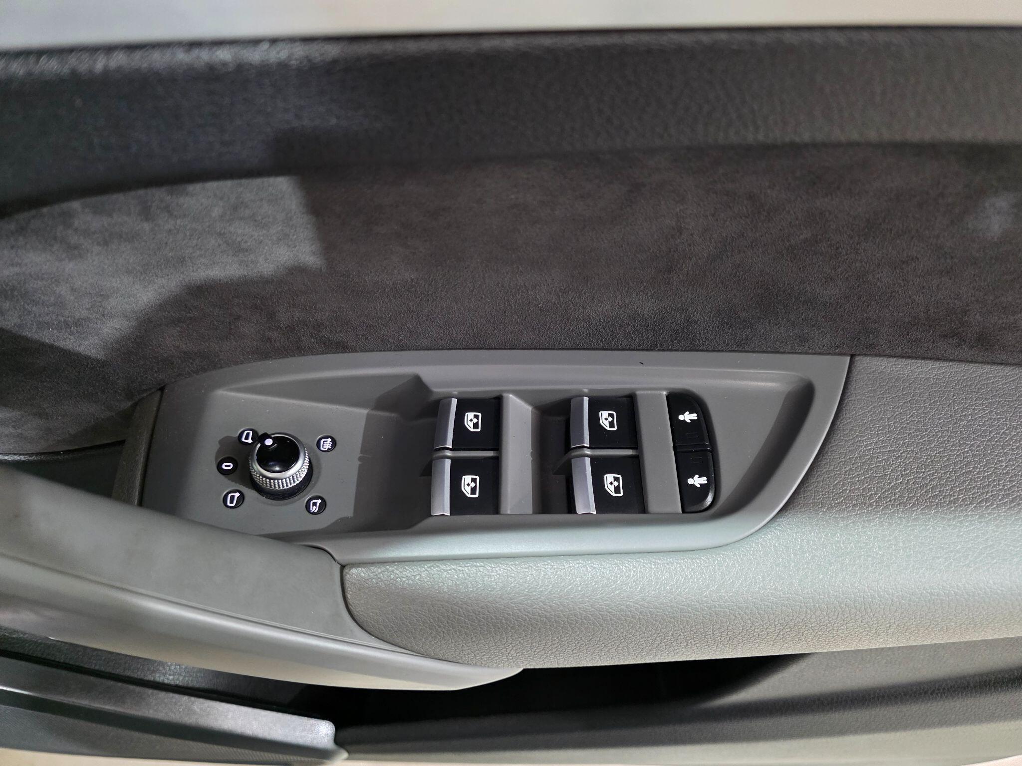 Audi Q5 view 17