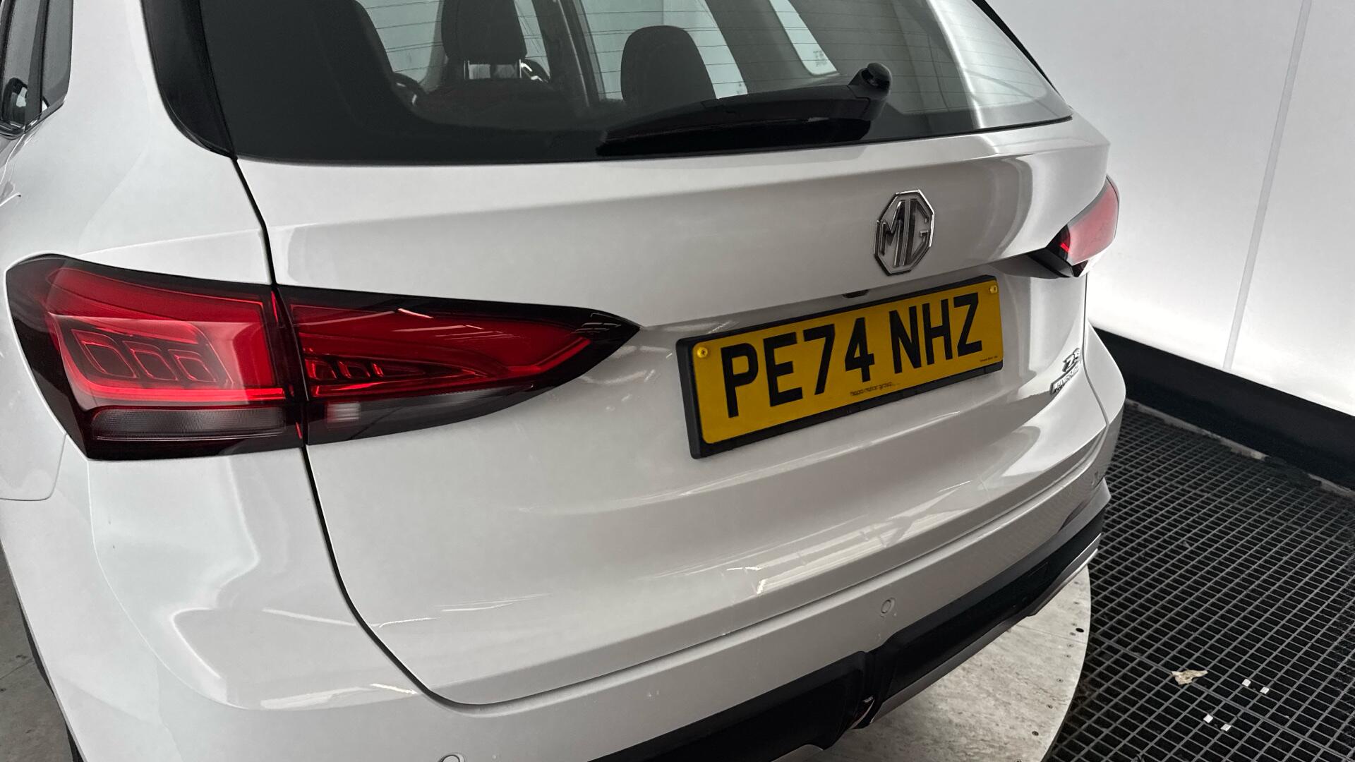 MG ZS view 25