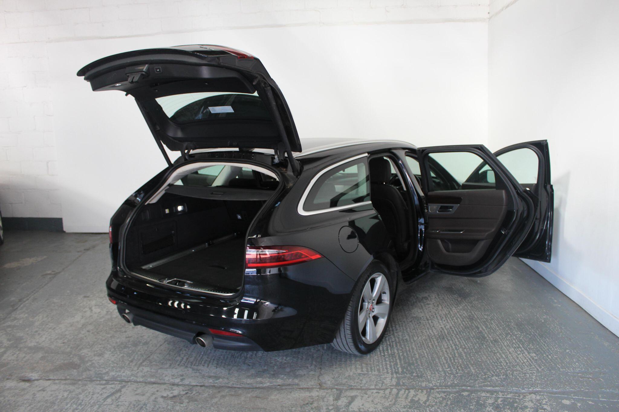 Jaguar XF view 21