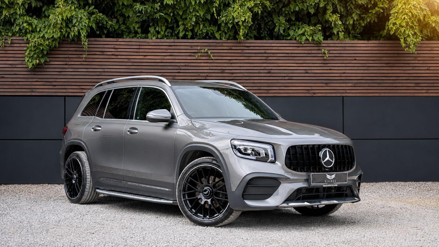 Mercedes-Benz GLB view 3