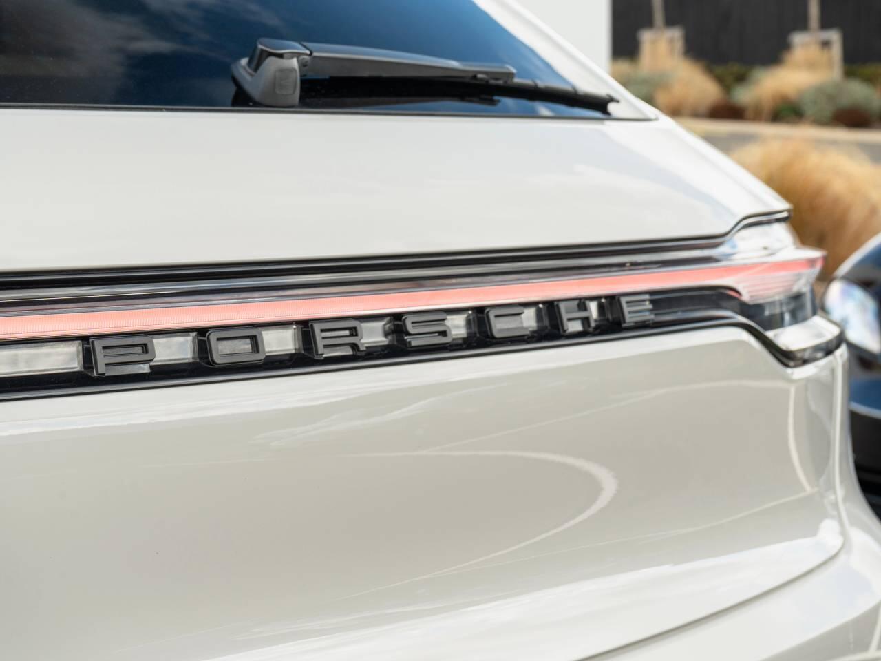 Porsche Macan view 11