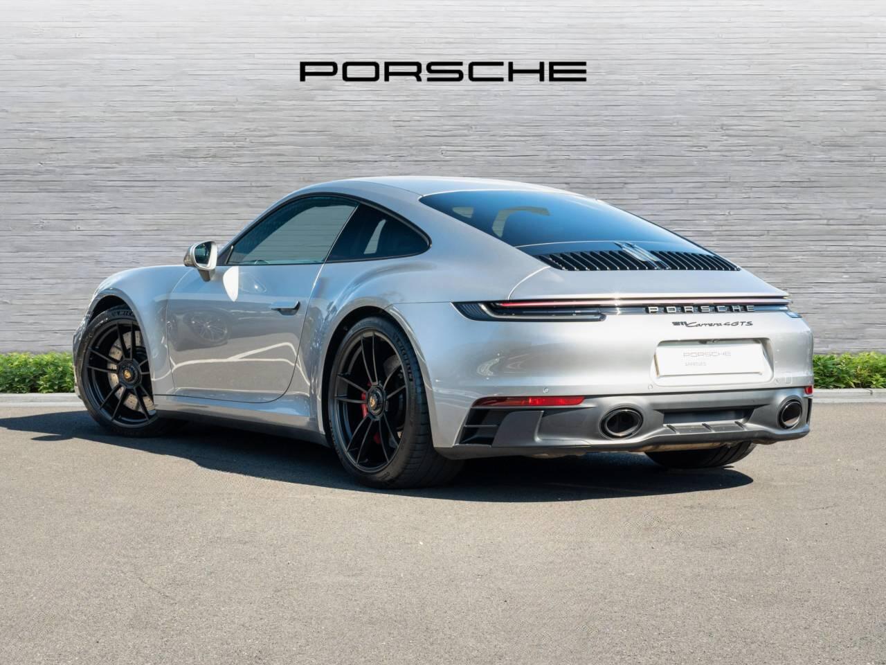 Porsche 911 view 3