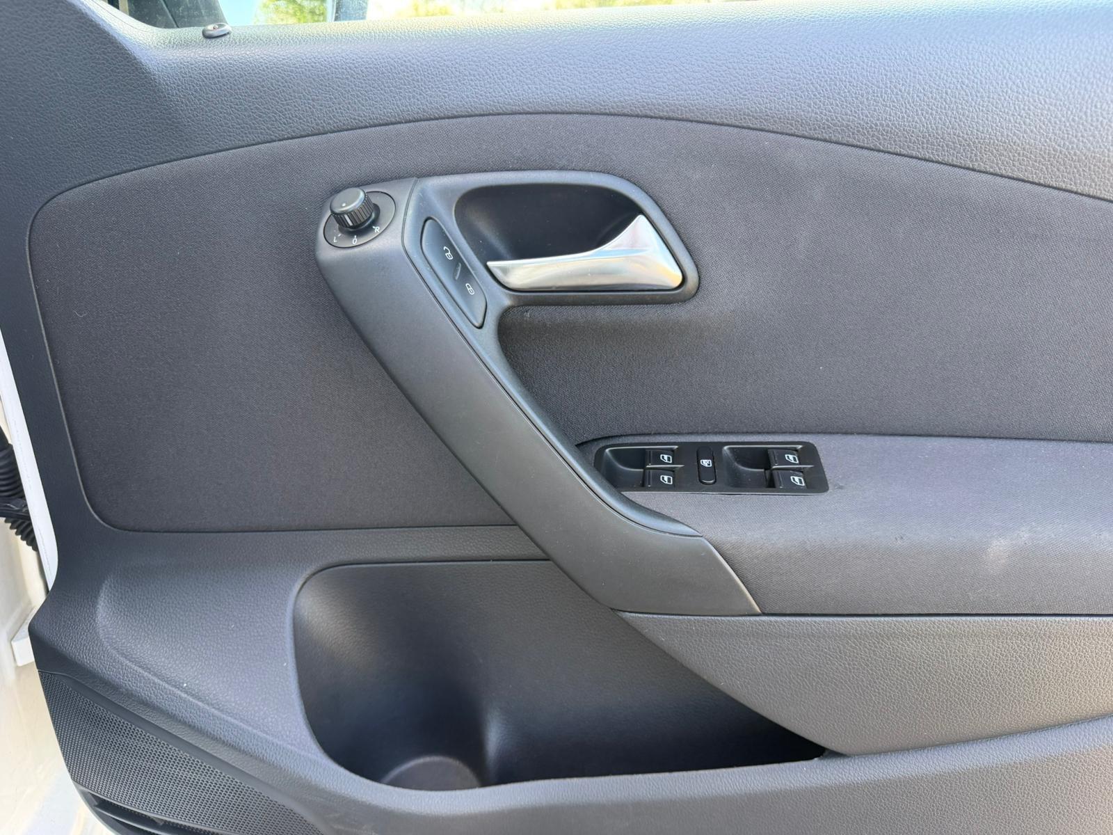 Volkswagen Polo view 12