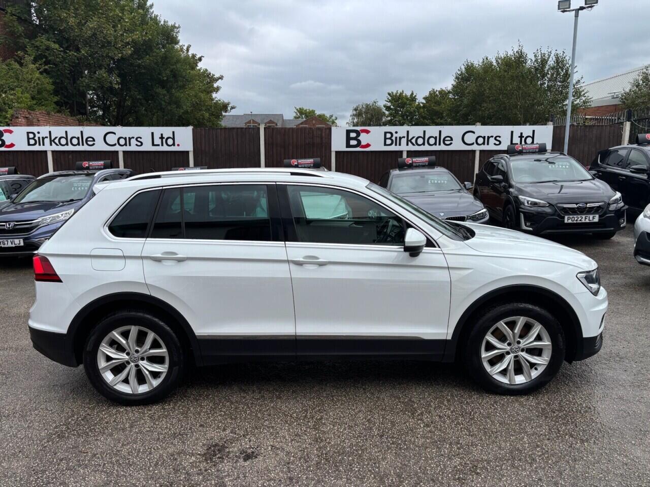 Volkswagen Tiguan view 2