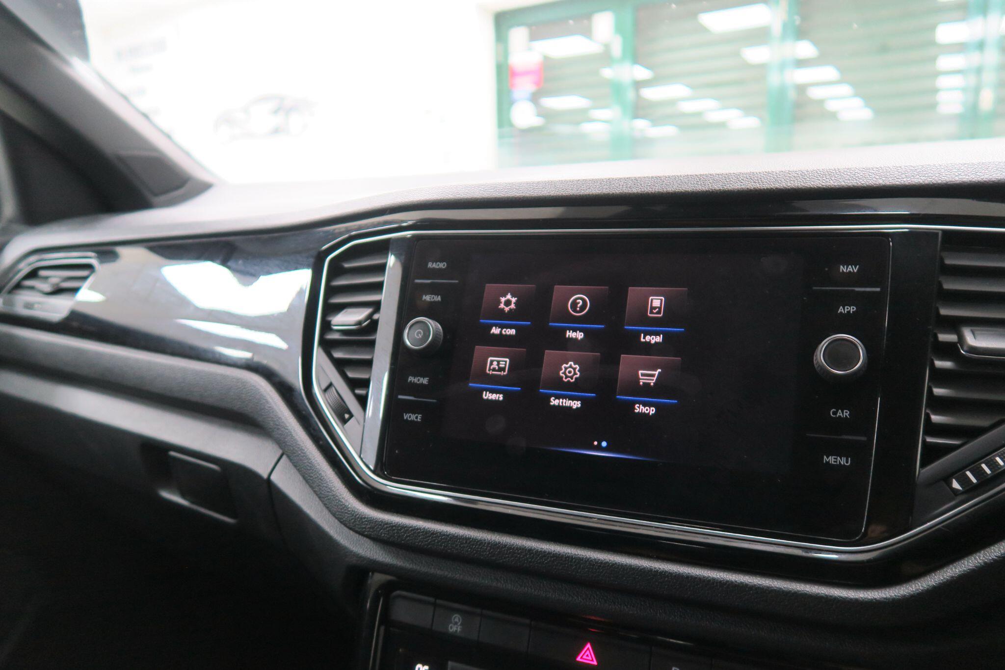Volkswagen T-Roc view 16