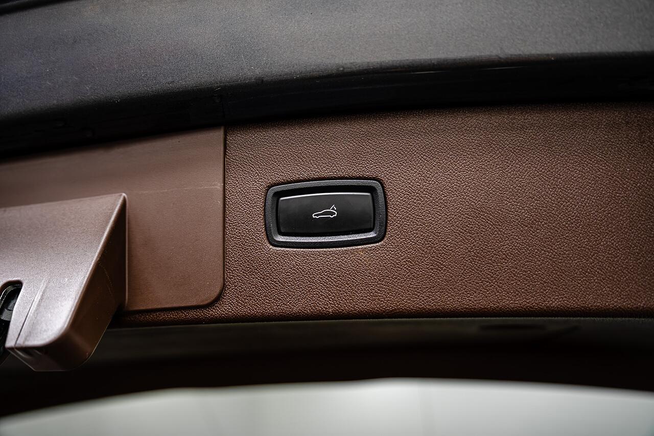Porsche Cayenne view 38
