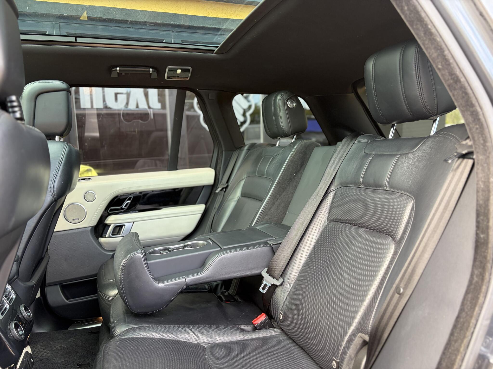 Land Rover Range Rover view 32