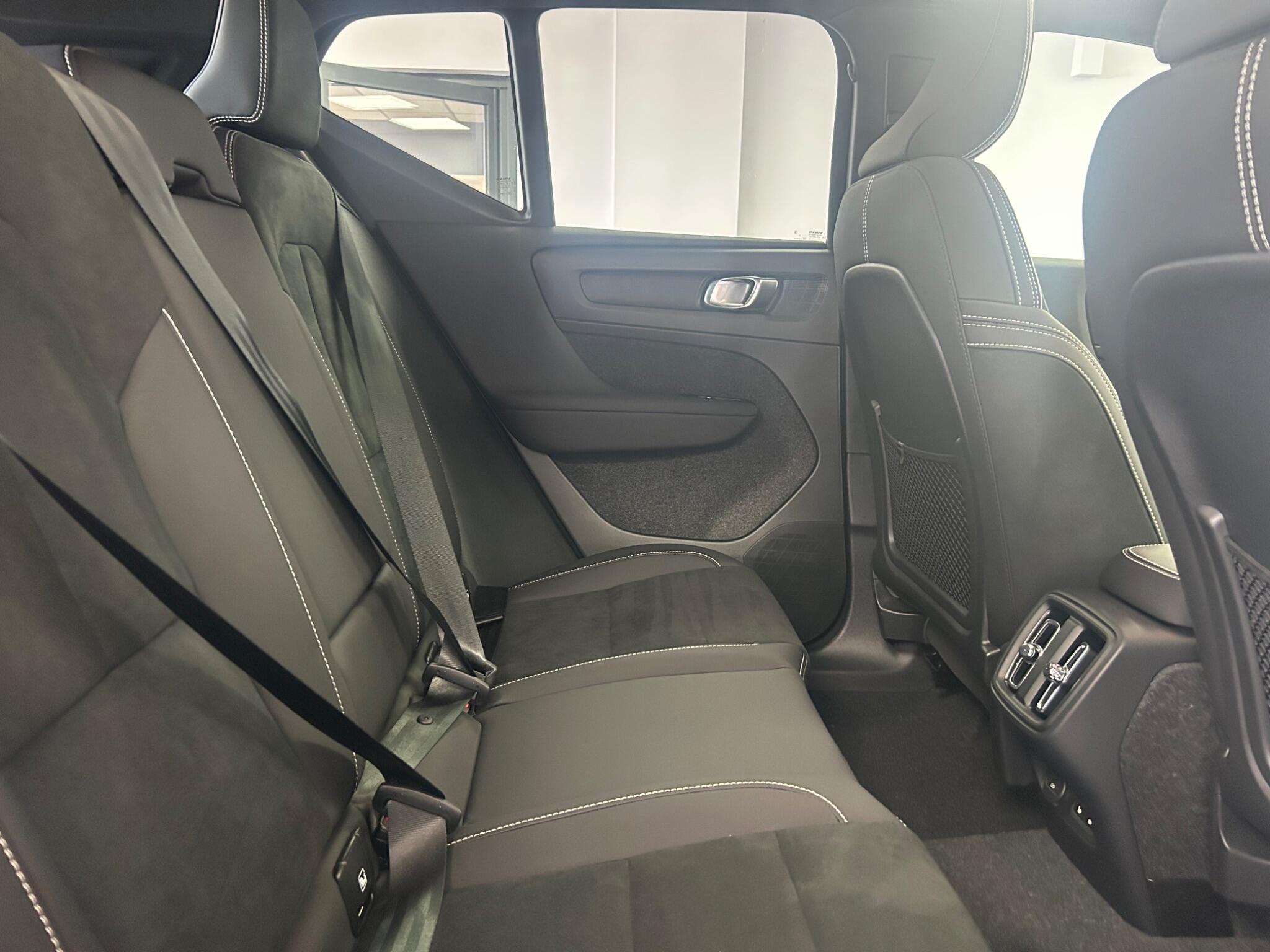 Volvo XC40 view 15