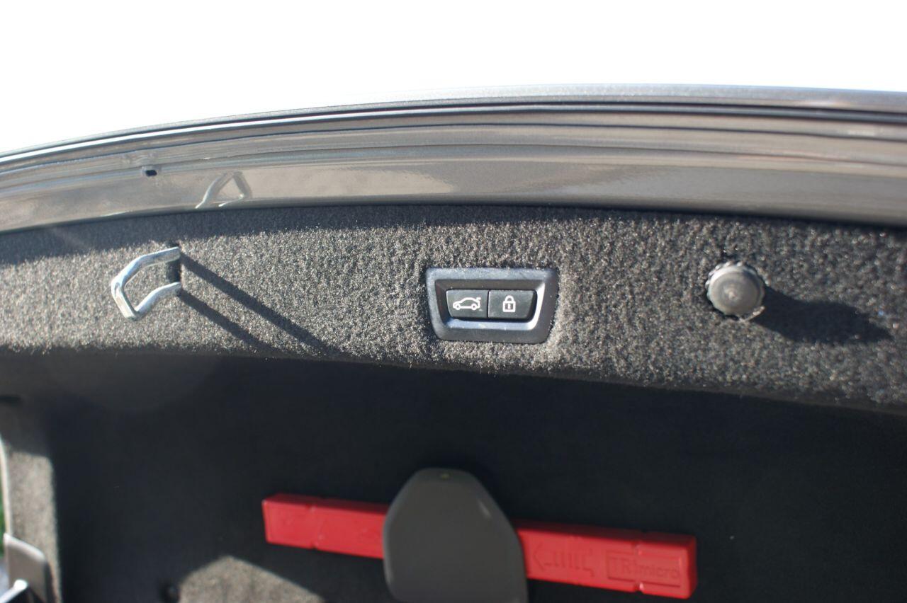 BMW 7 Series view 29