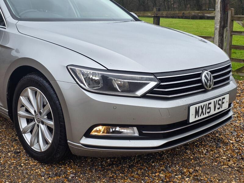 2015 Volkswagen Passat image 2
