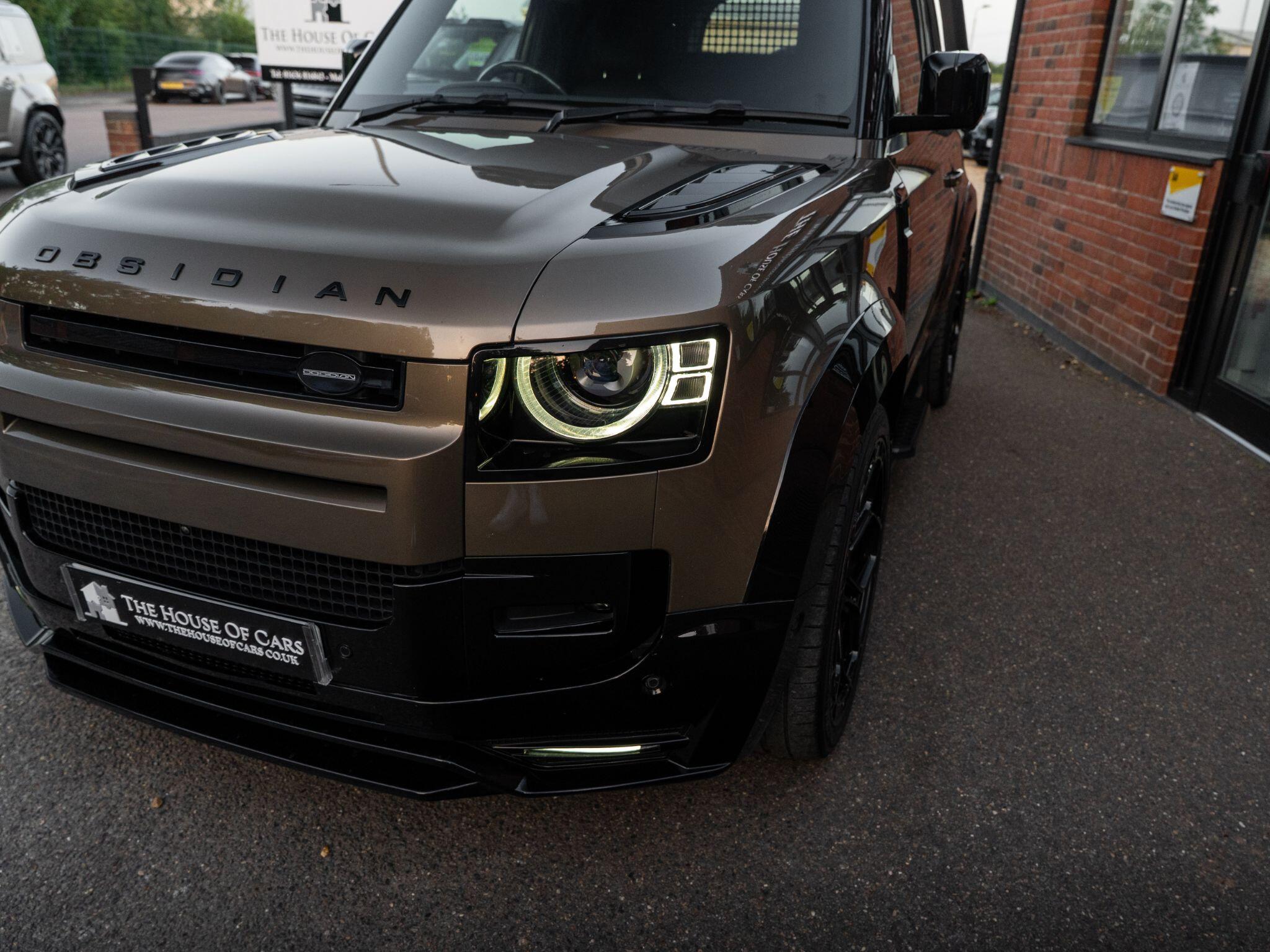 Land Rover Defender 90 view 21