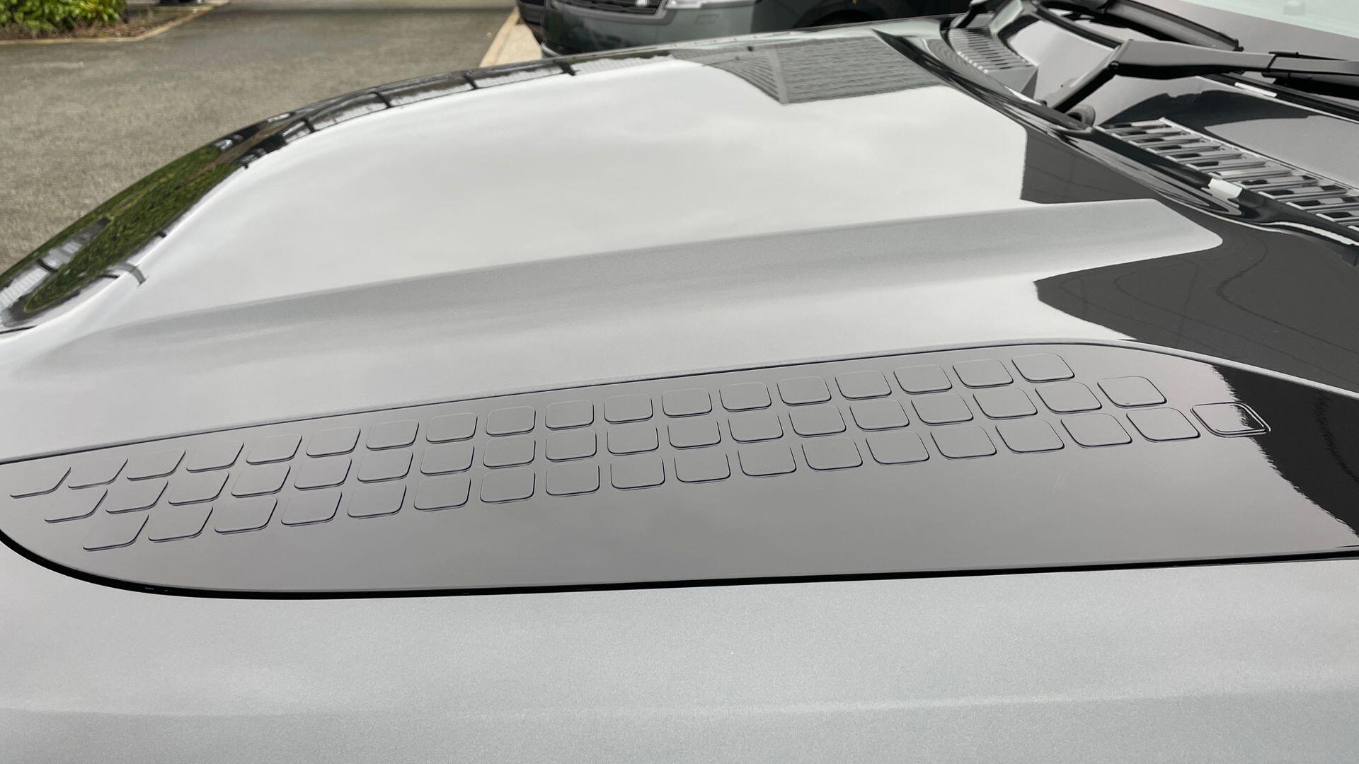 Land Rover Defender view 28