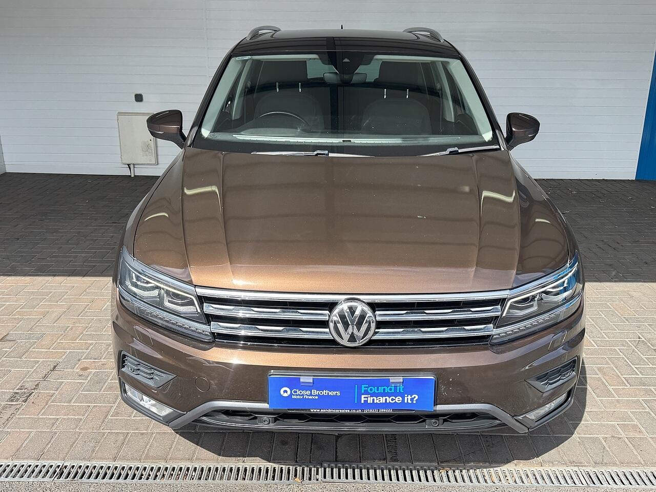 Volkswagen Tiguan view 2