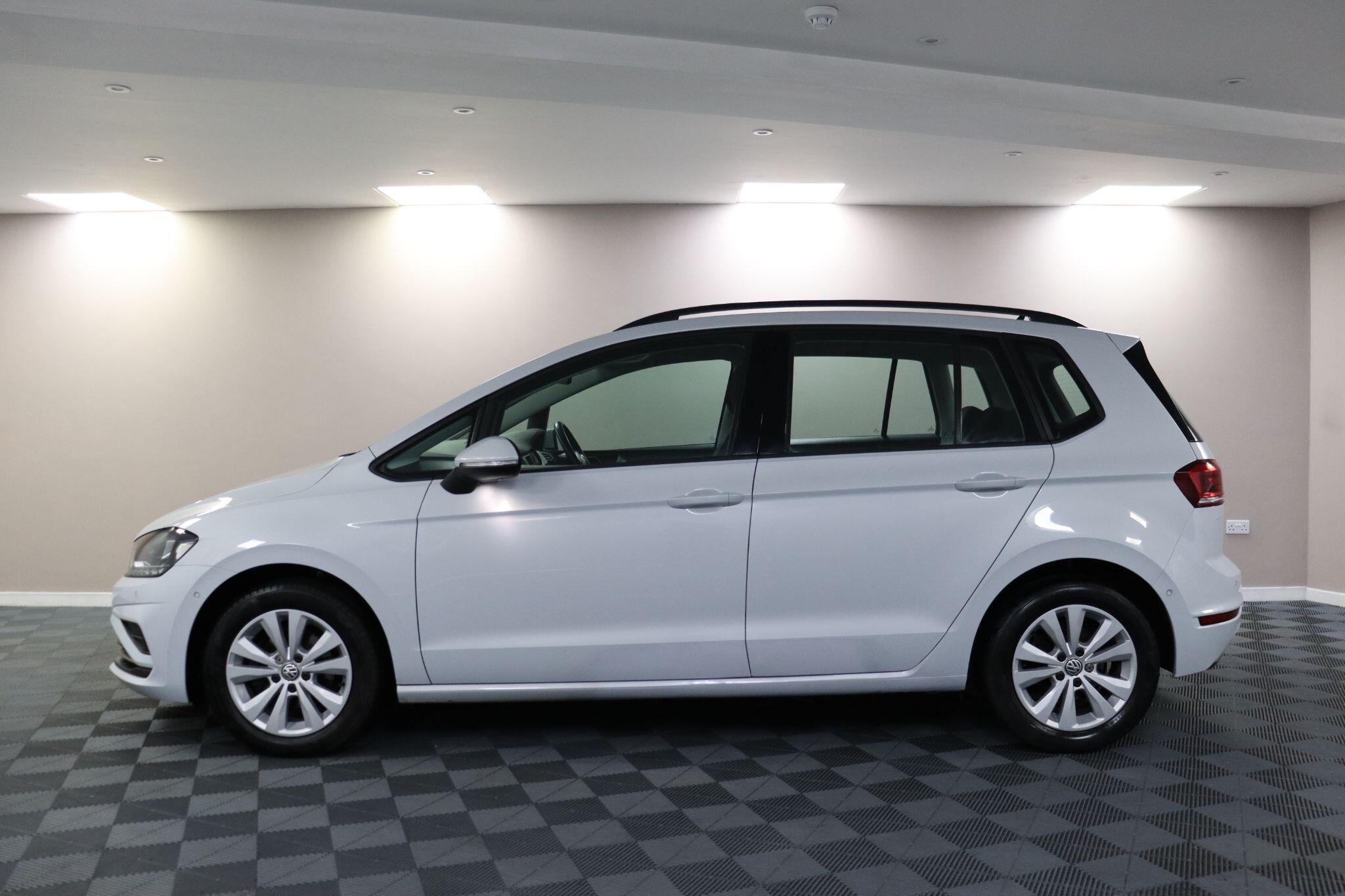 Volkswagen Golf SV view 18