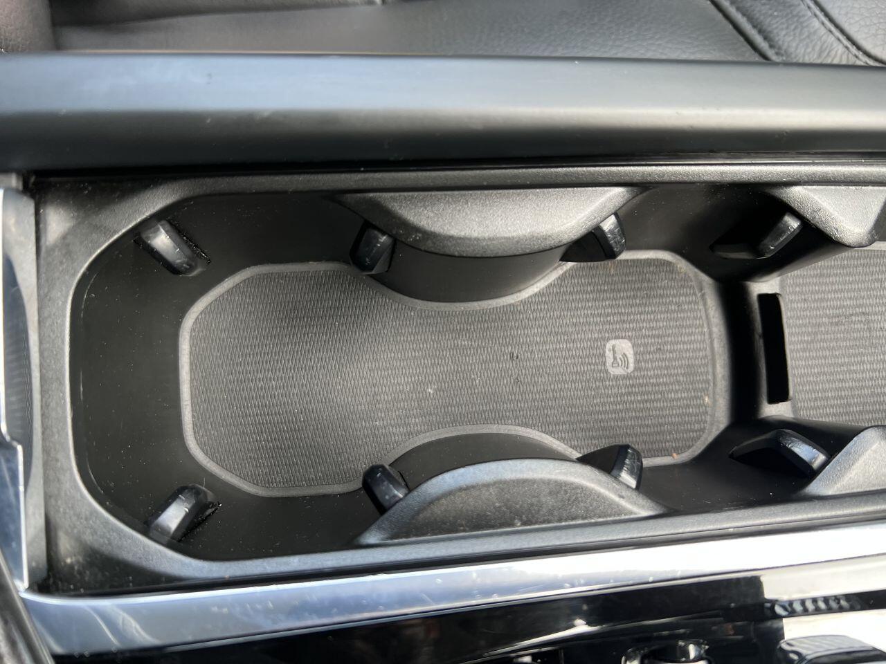 Volvo V90 Cross Country view 33