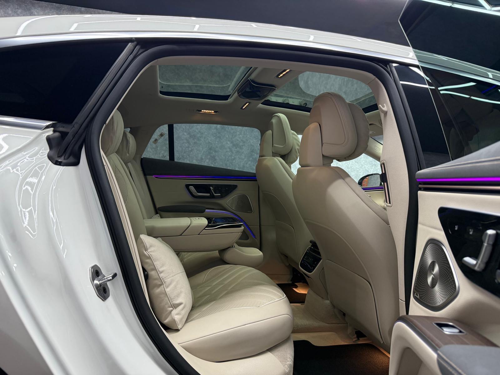 Mercedes-Benz Eqs view 9
