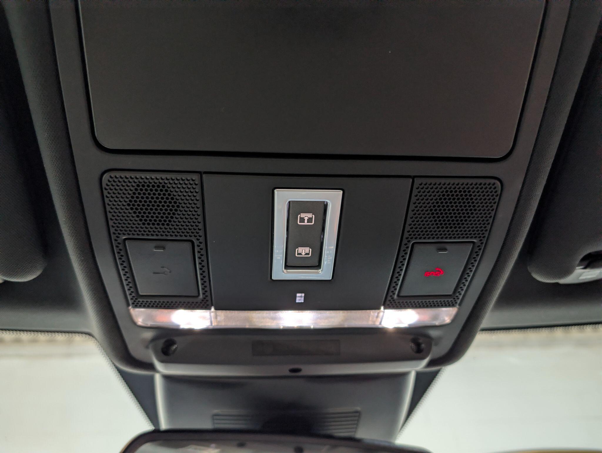 Land Rover Range Rover Evoque view 31