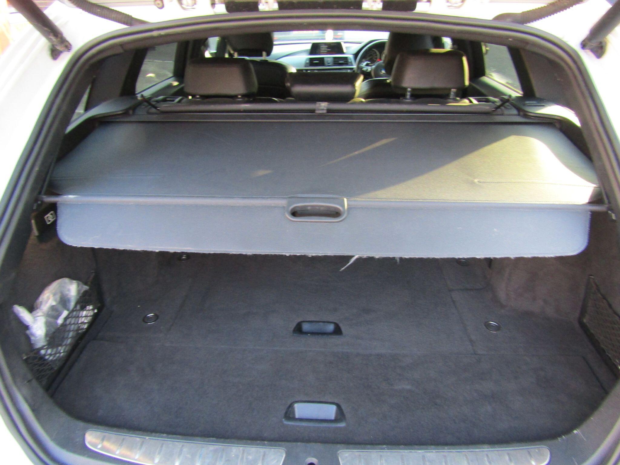 BMW 3 Series view 11