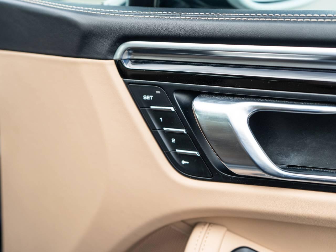 Porsche Macan view 24