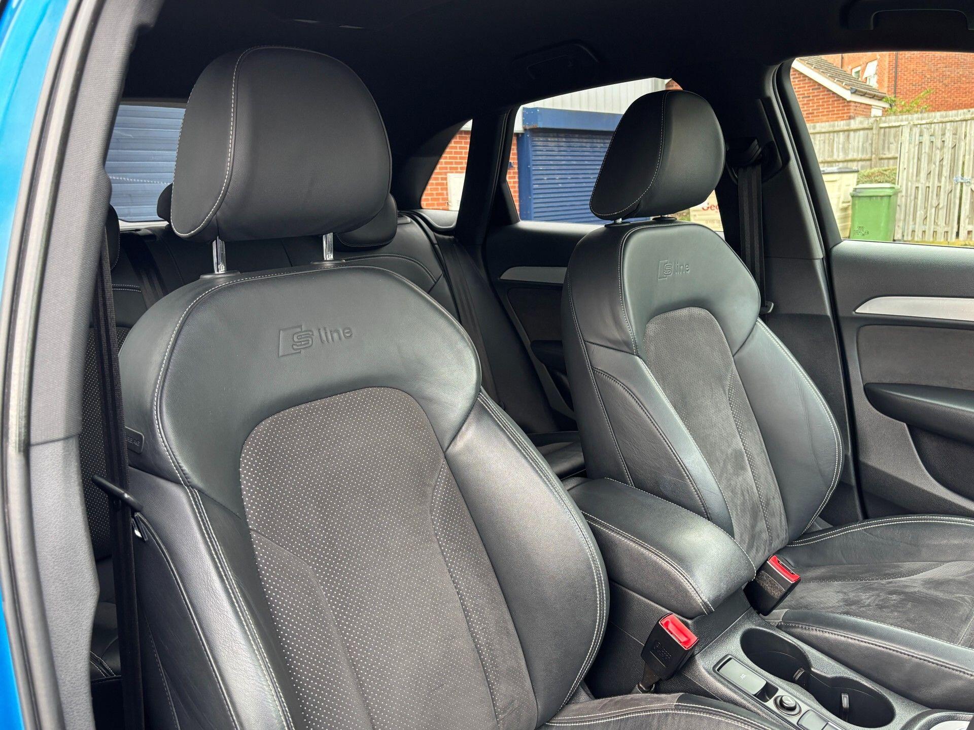 Audi Q3 view 18