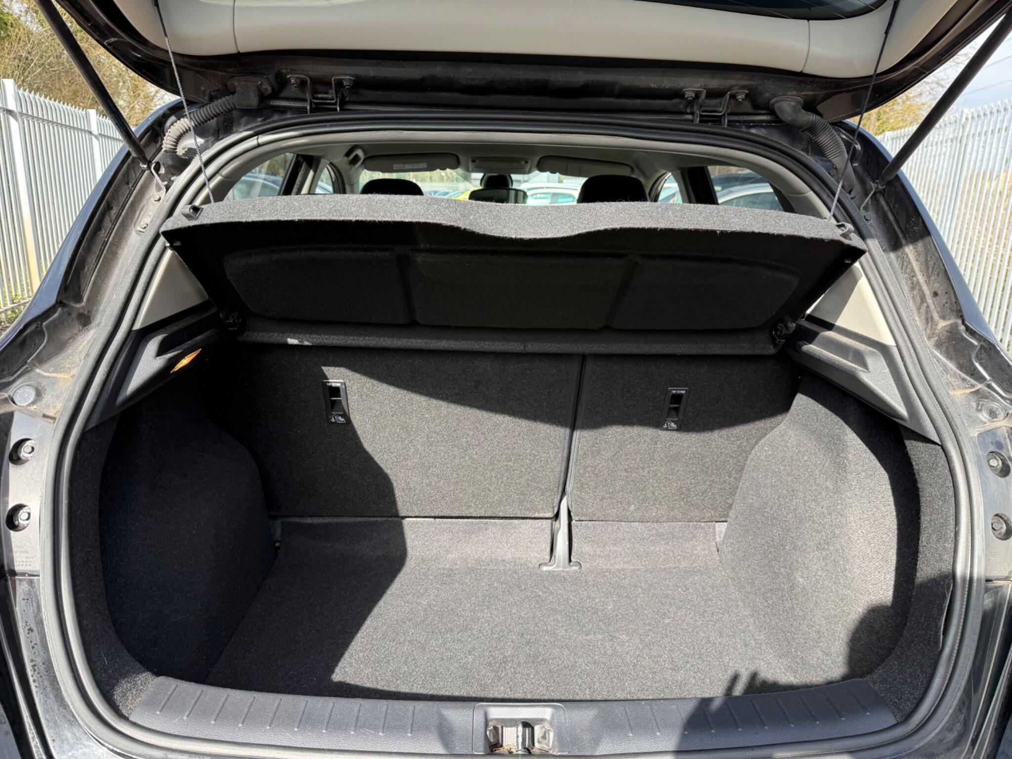 2016 Nissan Pulsar image 24